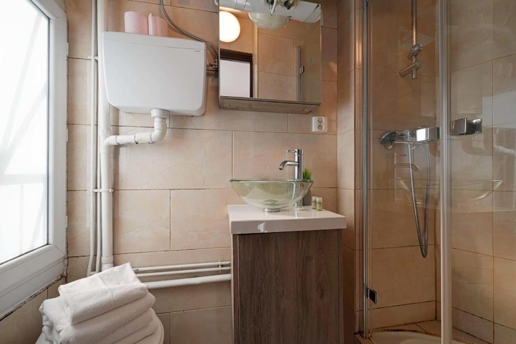 For 2 Close To Champs De Mars * Parijs